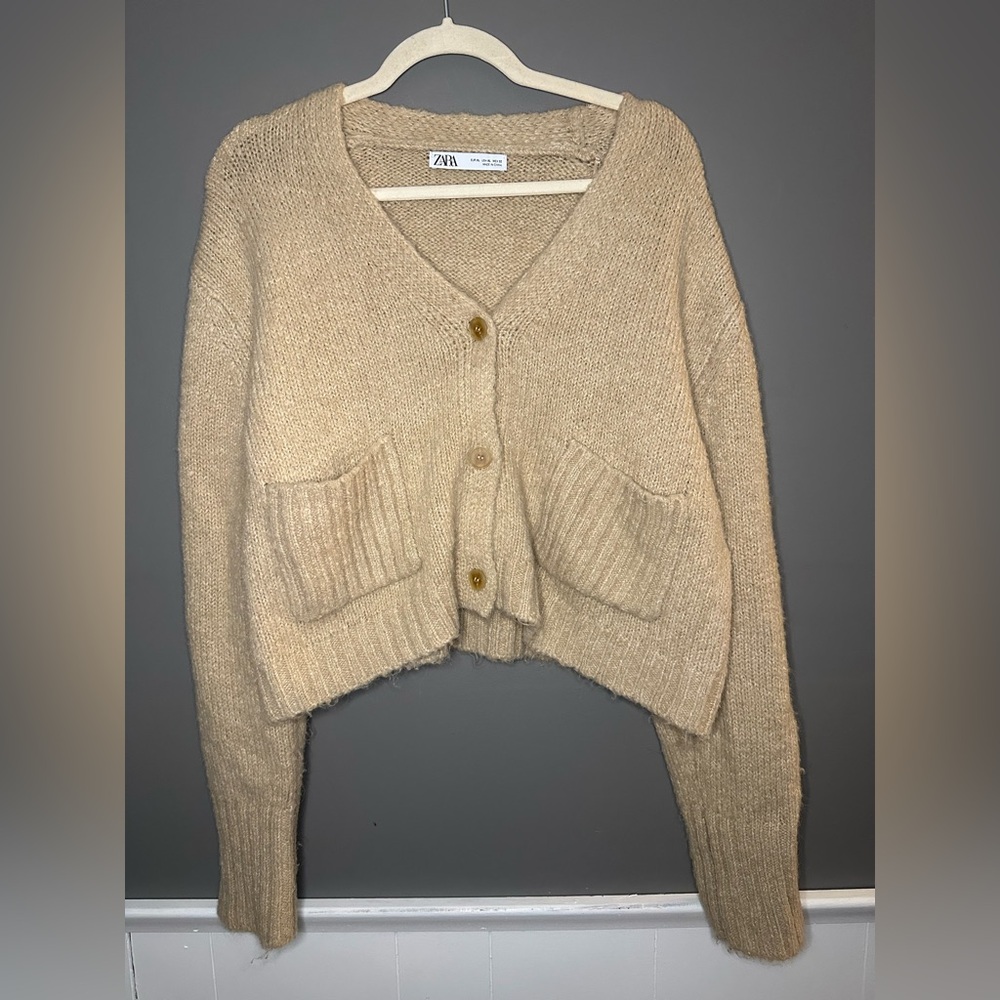 ZARA Beige Cropped V-Neck Pocket Cardigan